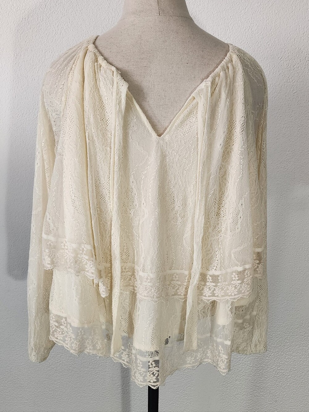 Masseys Top Tiered Lace Peasant Blouse Cream Size M - Picture 10 of 12